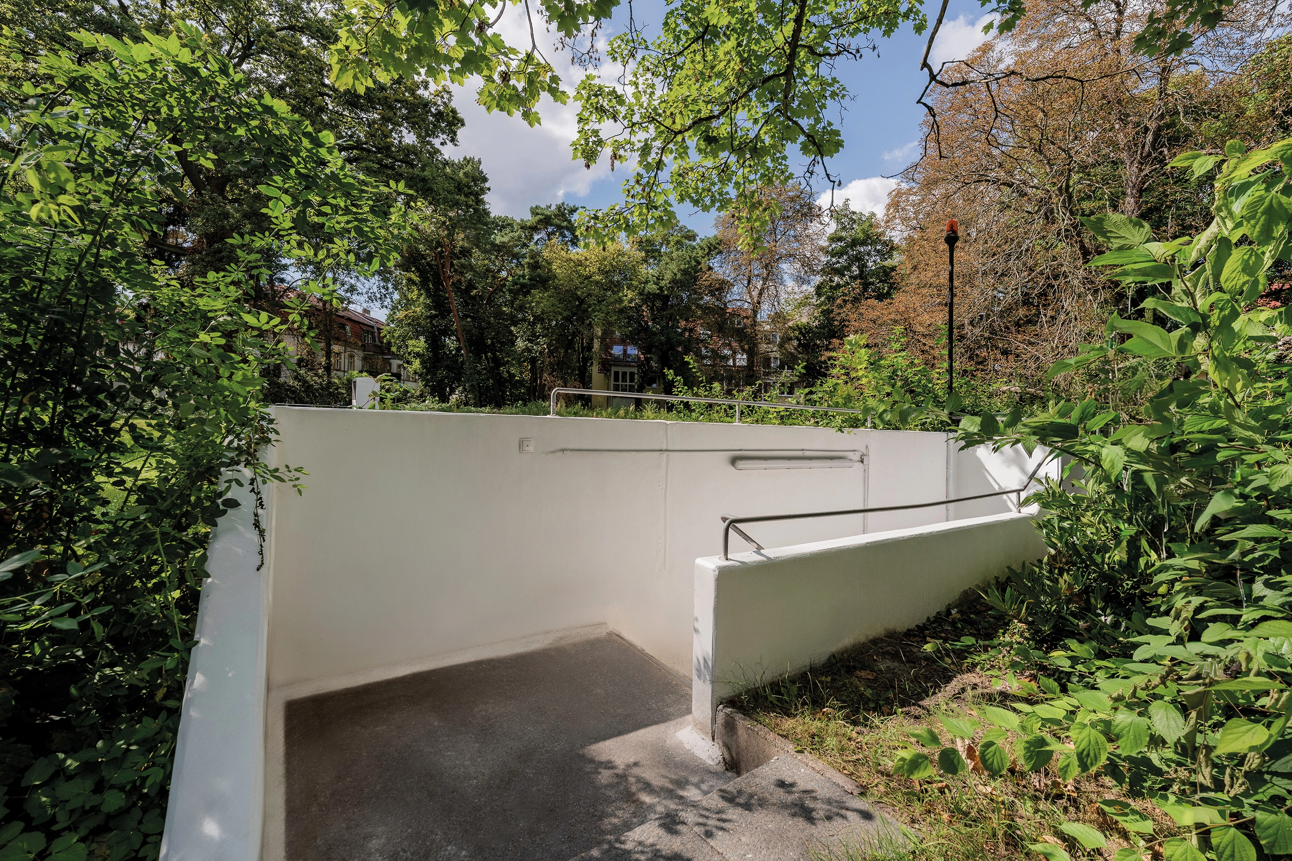 Rampe zum Gebäudezugang im DRAKEPARK Berlin